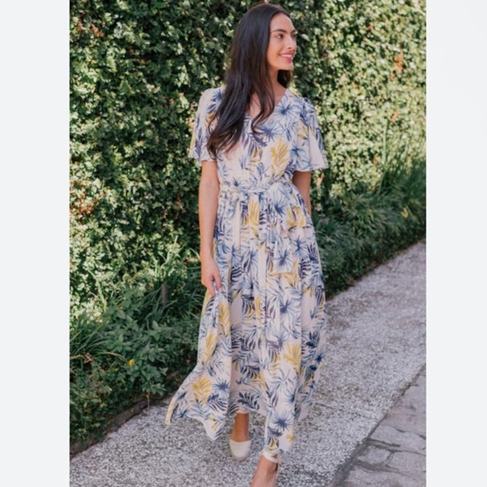 Gal Meets Glam Kiki Leaf Print Chiffon Flutter Sleeve Maxi Dress